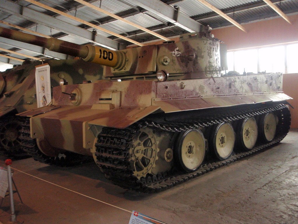 1280px-Немецкий_тяжёлый_танк_Pz.VI_(Tiger_I)